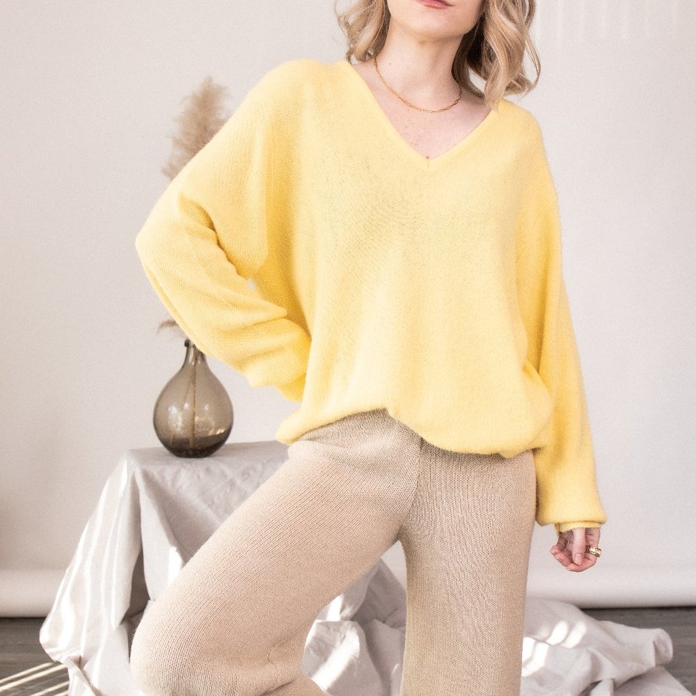 Vintage 70s yellow preppy v neck knit sweater